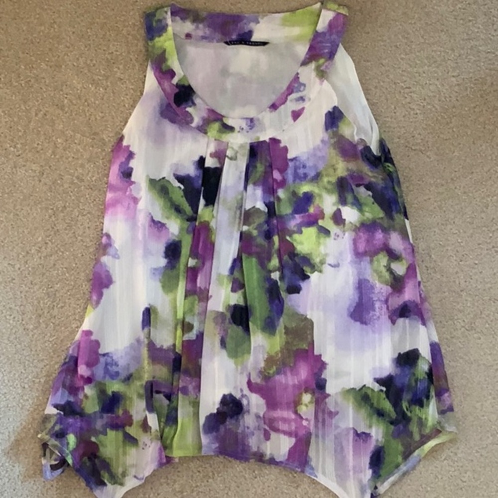 Zac and Rachel purple floral symmetrical top  Sleeveless gathers at front Large
